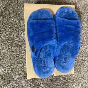 I’m selling these Ugg’s my brother got me that I can’t fit them.